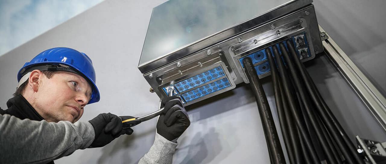 Installation of Roxtec sealing solutions