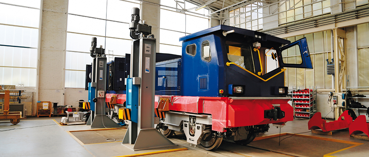 Dust-tight cable seals for mining locomotives