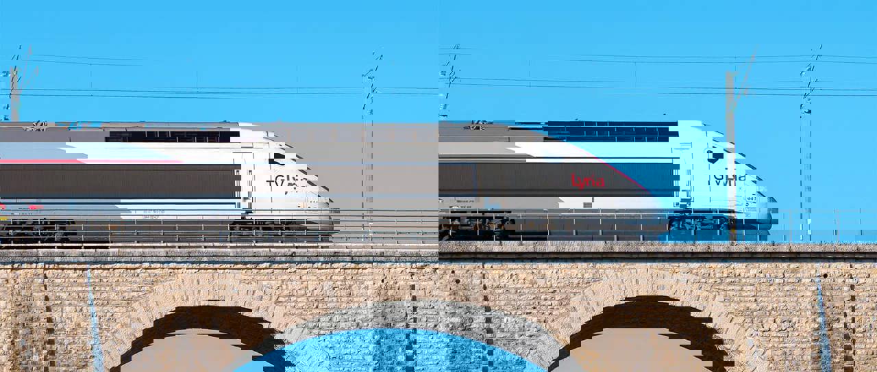 Cable sealing and cable clamping for rolling stock