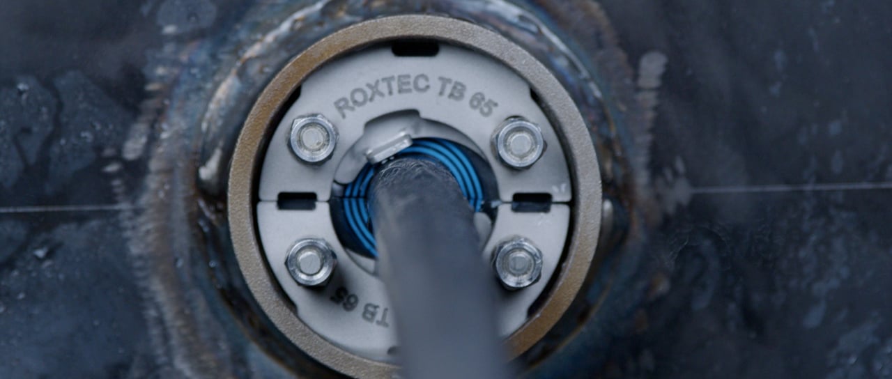 Solutions d'étanchéité des câbles et des tuyauteries pour la périphérie des réservoirs