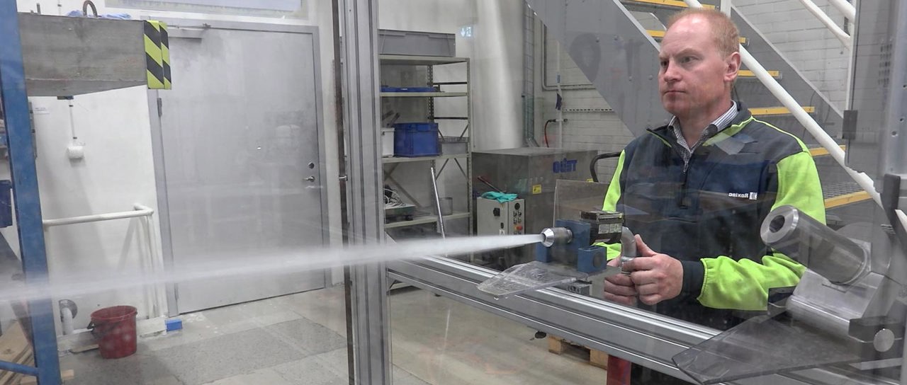 Watch a water-tightness test